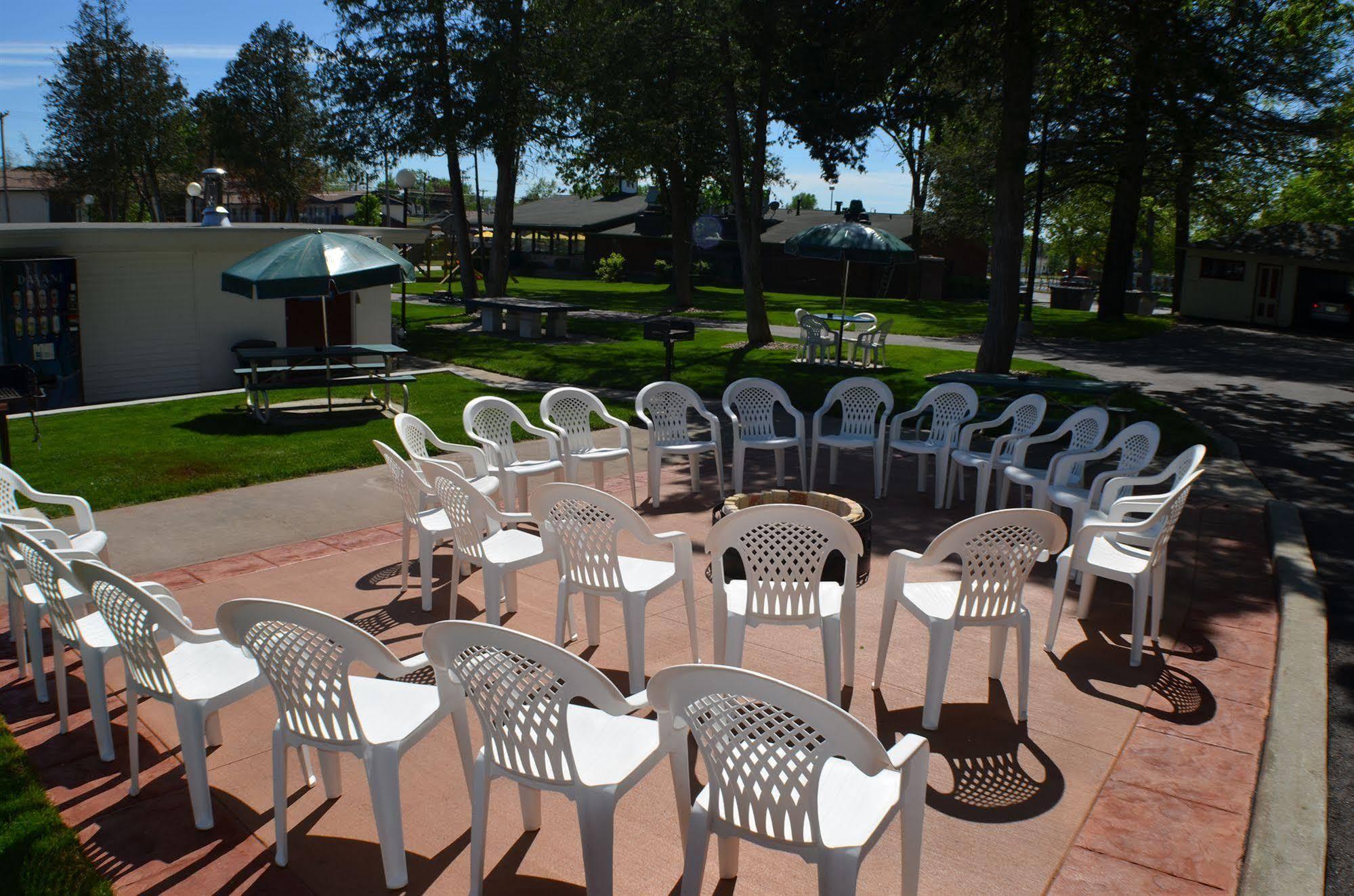 Amber'S Inn And Suites Wisconsin Dells Ngoại thất bức ảnh