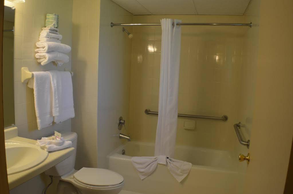 Amber'S Inn And Suites Wisconsin Dells Ngoại thất bức ảnh