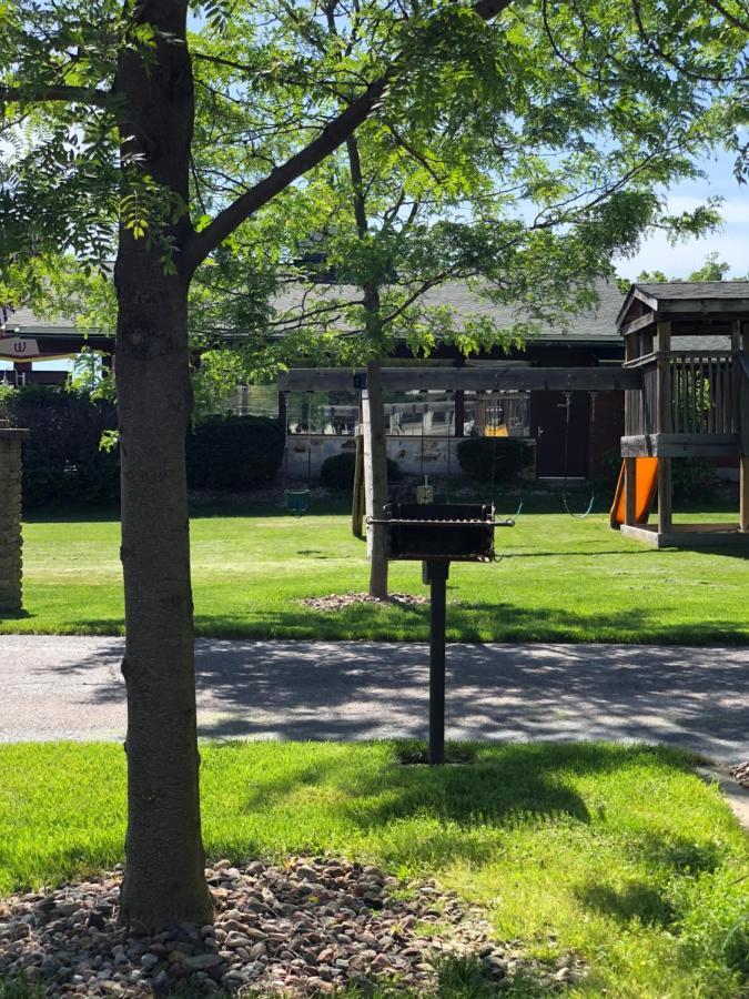 Amber'S Inn And Suites Wisconsin Dells Ngoại thất bức ảnh