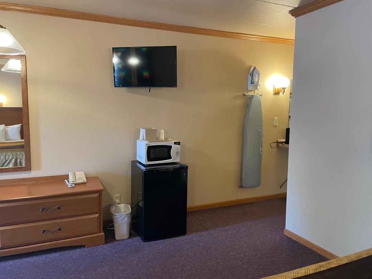 Amber'S Inn And Suites Wisconsin Dells Ngoại thất bức ảnh