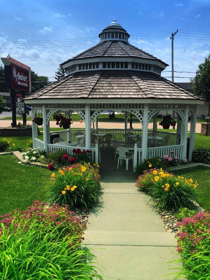 Amber'S Inn And Suites Wisconsin Dells Ngoại thất bức ảnh