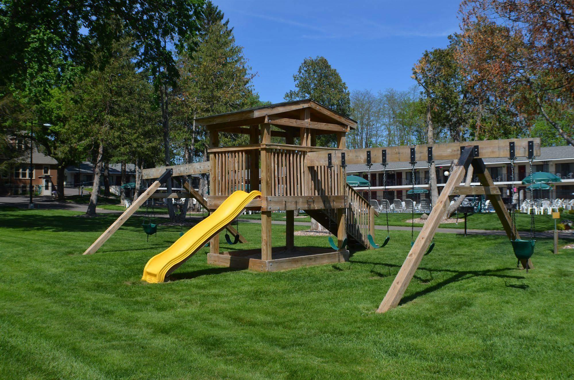 Amber'S Inn And Suites Wisconsin Dells Ngoại thất bức ảnh